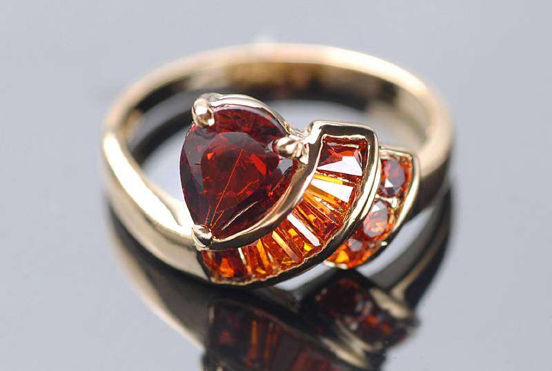10K Yellow Gold Red Ruby Ring SZ 7.5